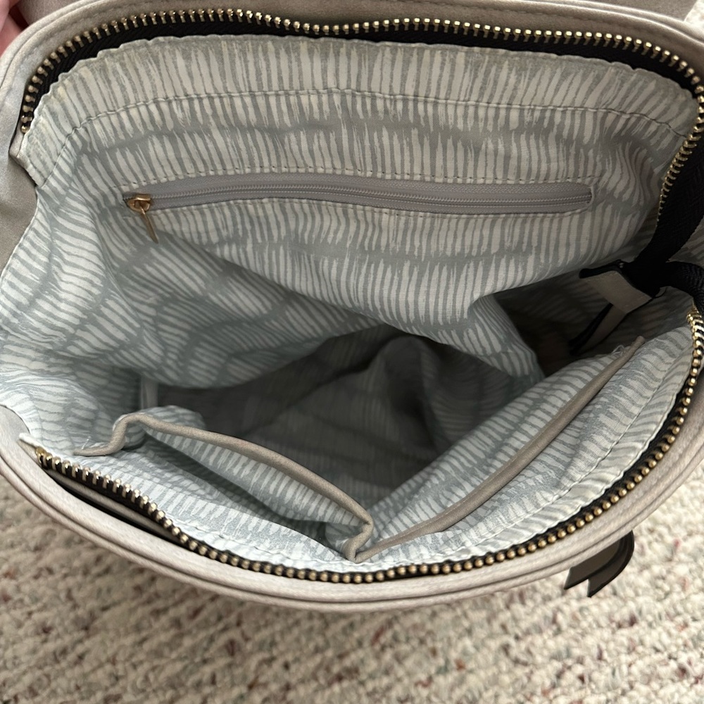 Grey back pack - Picture 2 of 2